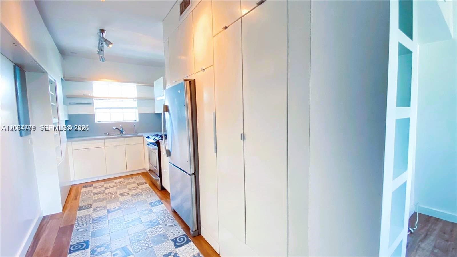 BAY VIEW CONDO · #86208A in Miami Beach - Photo 4