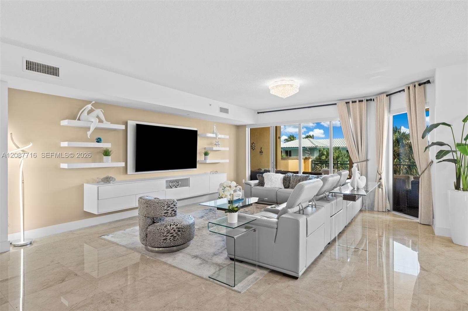 Positano Beach · #204 in Hollywood - Photo 4