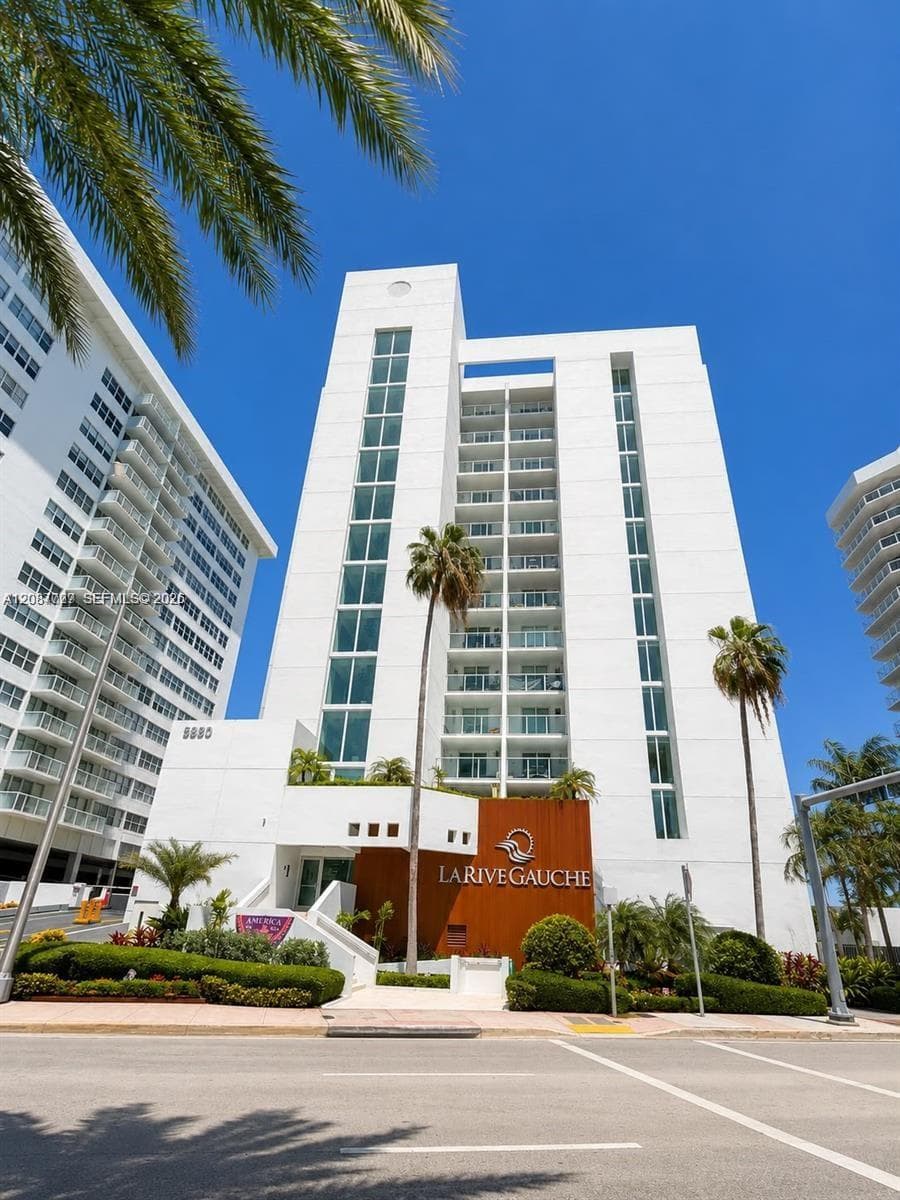 LA RIVE GAUCHE CONDO · #PH3 in Miami Beach - Photo 1