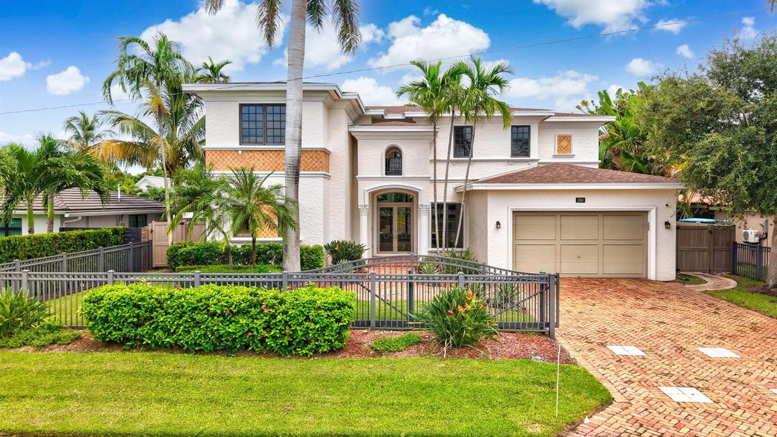 260 Ne Wavecrest Court