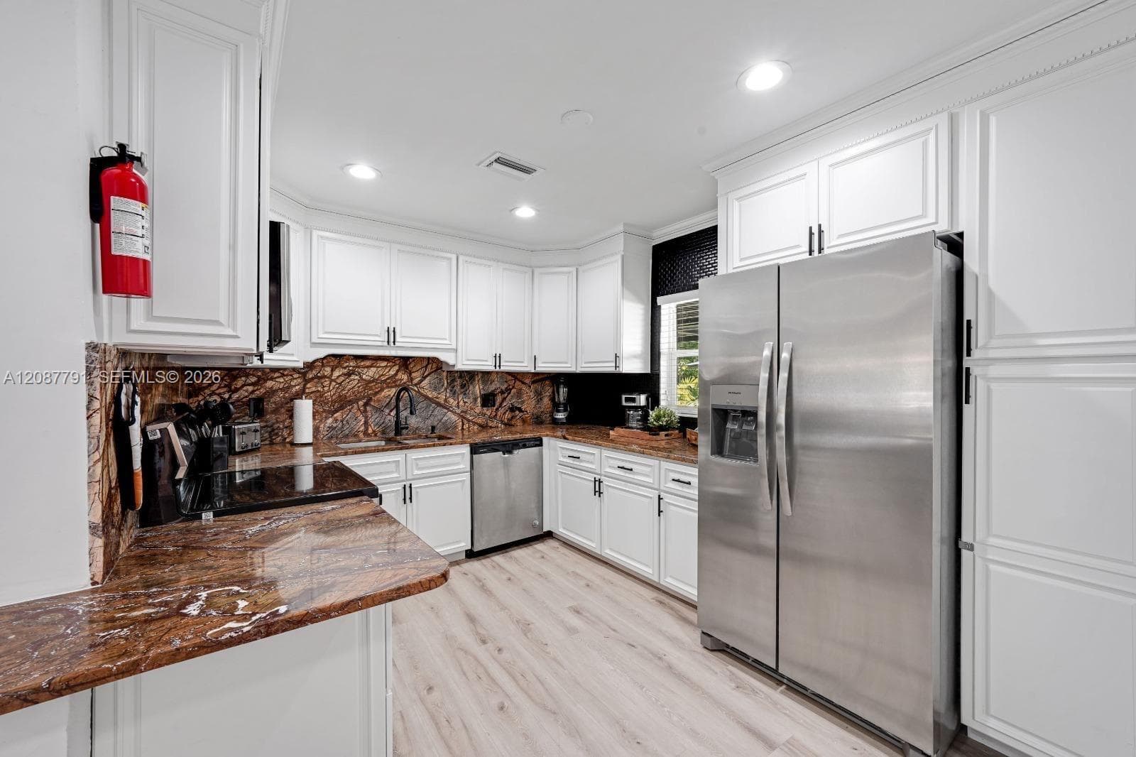 2852 Washington St #. photo 7