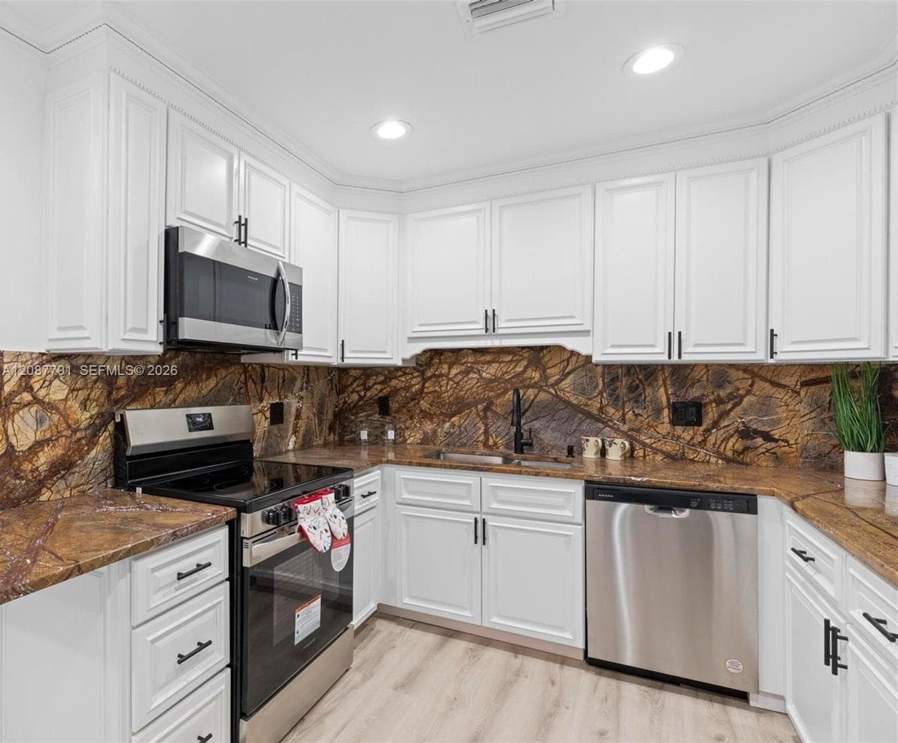 2852 Washington St #. photo 8