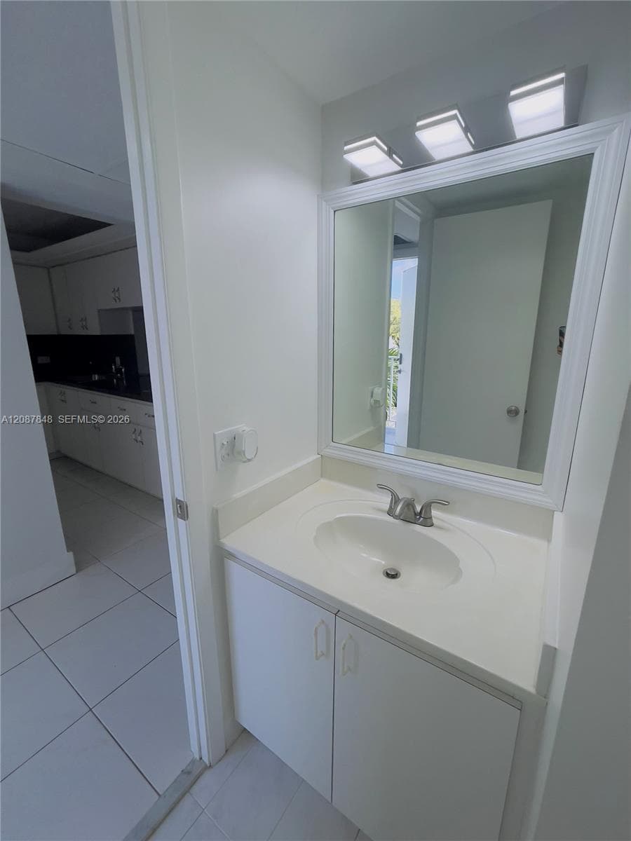 ROYAL OAKS CONDO · #338 in Miami - Photo 15