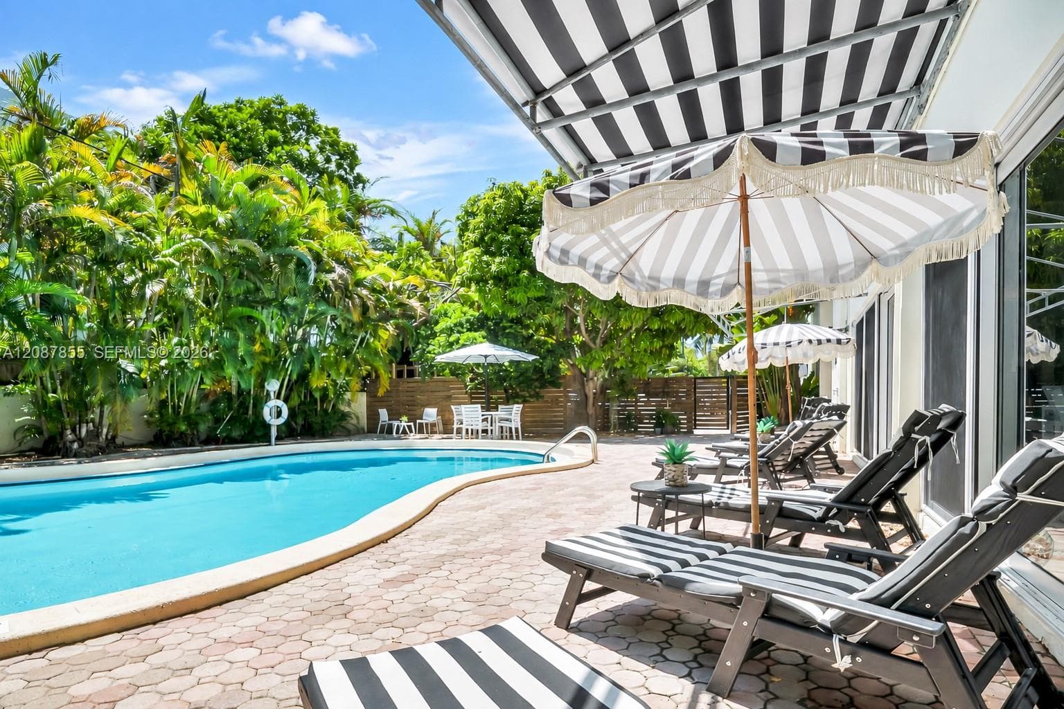 SUNRISE MANOR CONDO · #D in Key Biscayne - Photo 1