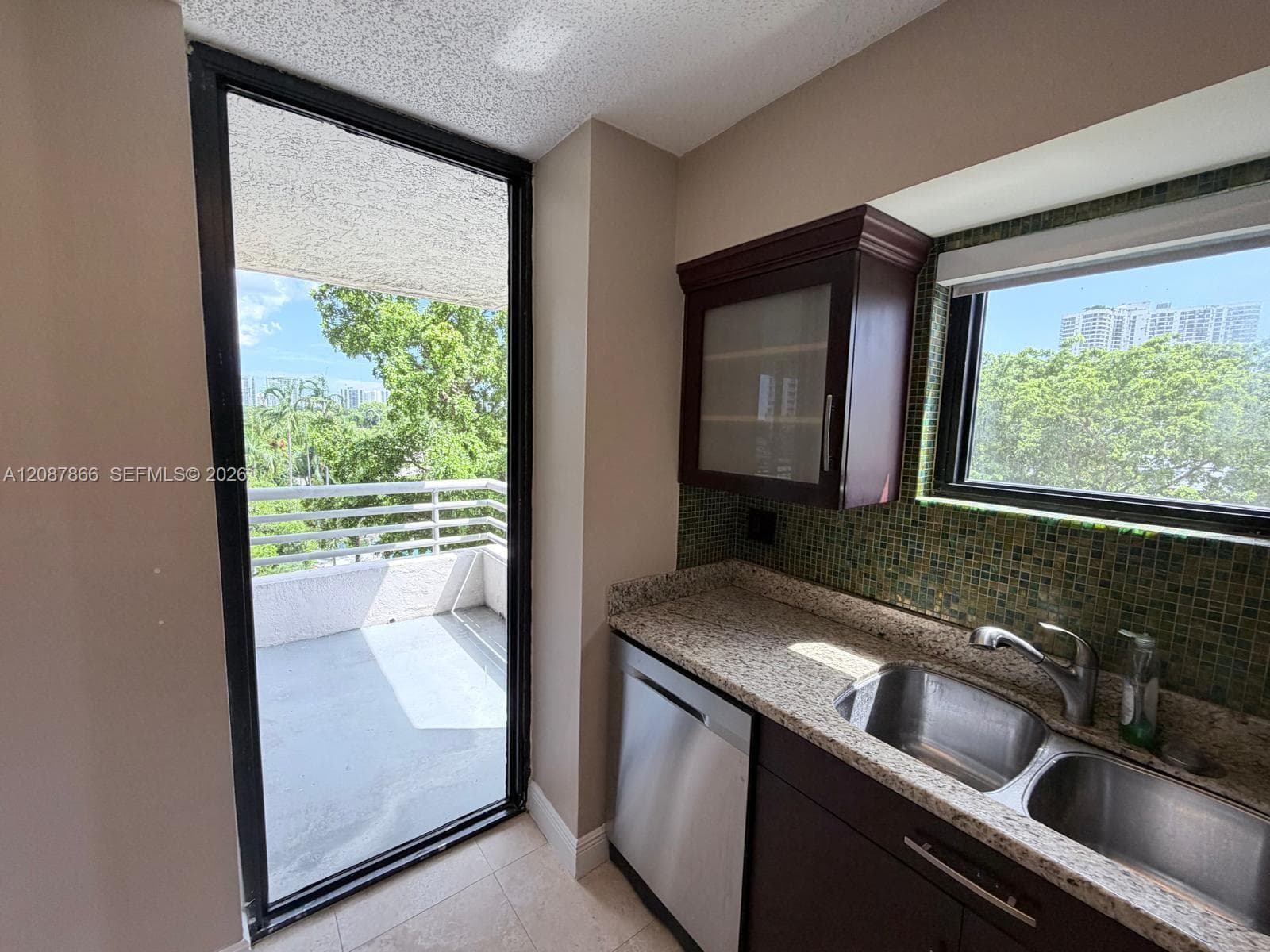 PARC CENTRAL AVENTURA SOU · #512 in Aventura - Photo 17
