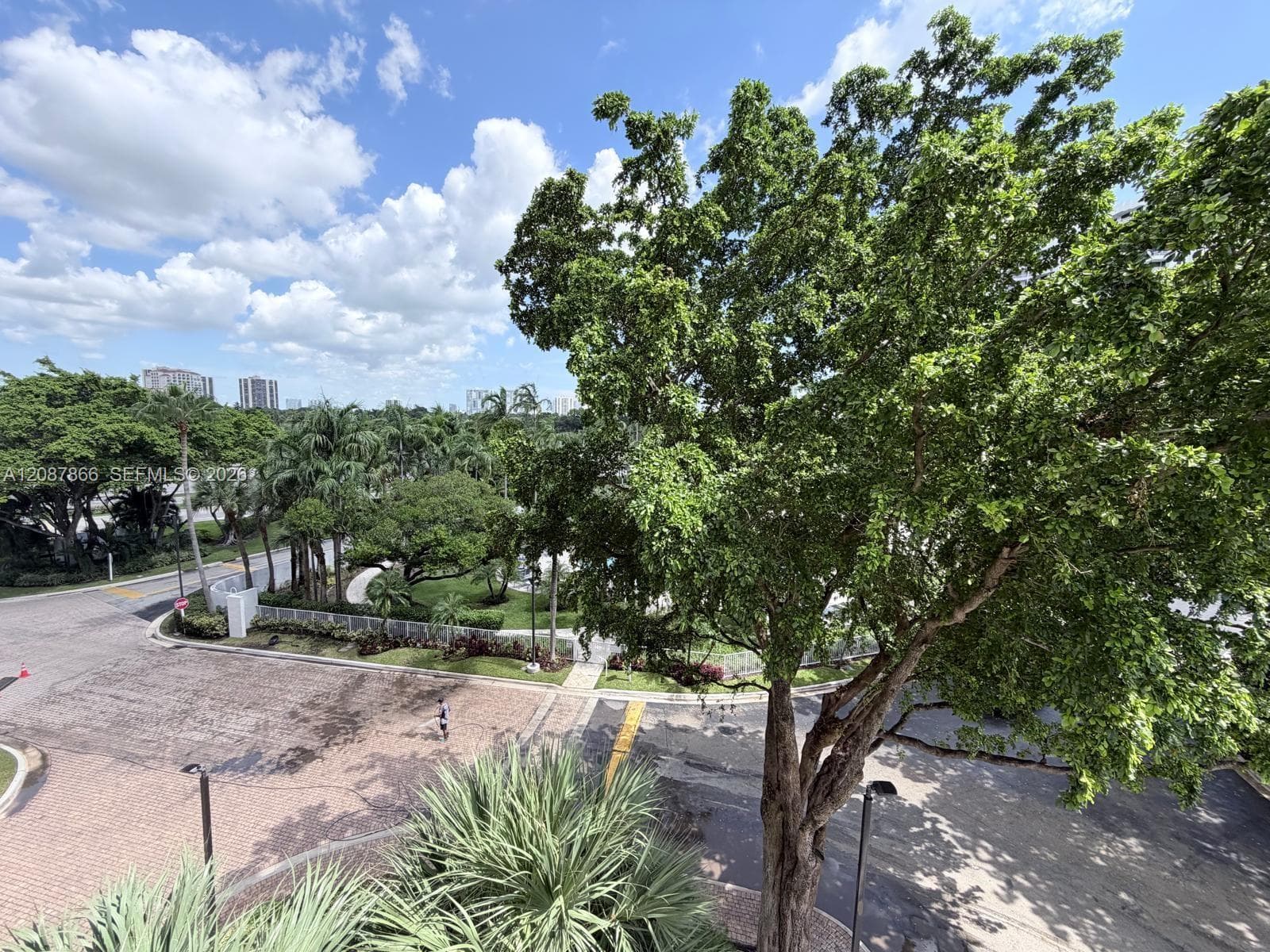 PARC CENTRAL AVENTURA SOU · #512 in Aventura - Photo 28