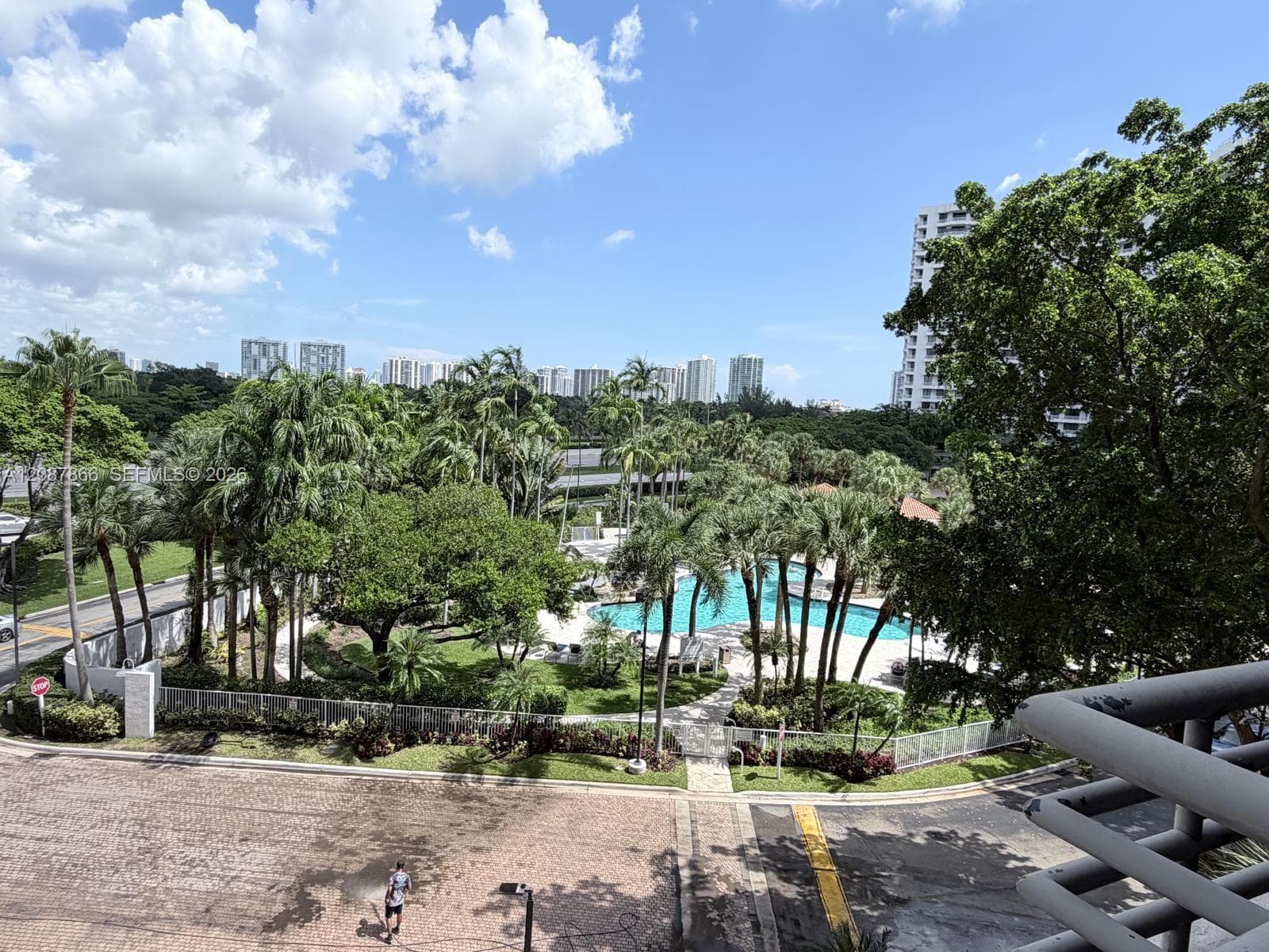 PARC CENTRAL AVENTURA SOU · #512 in Aventura - Photo 24