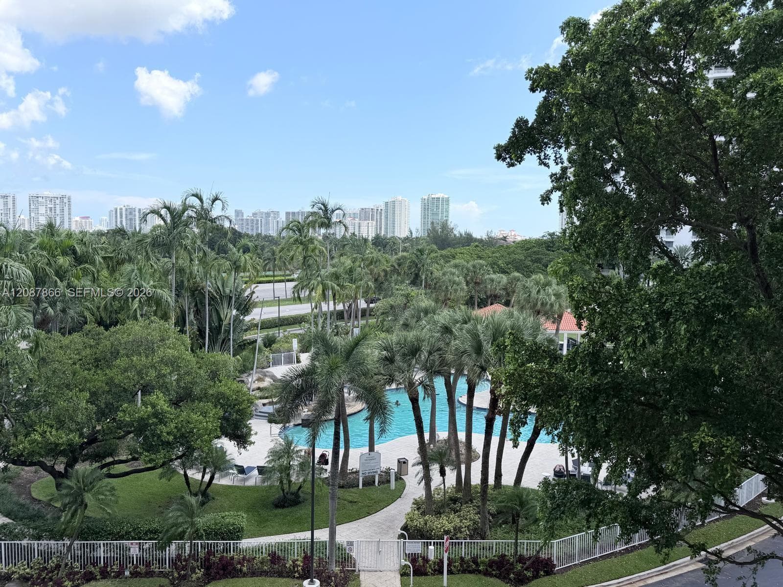 PARC CENTRAL AVENTURA SOU · #512 in Aventura - Photo 34