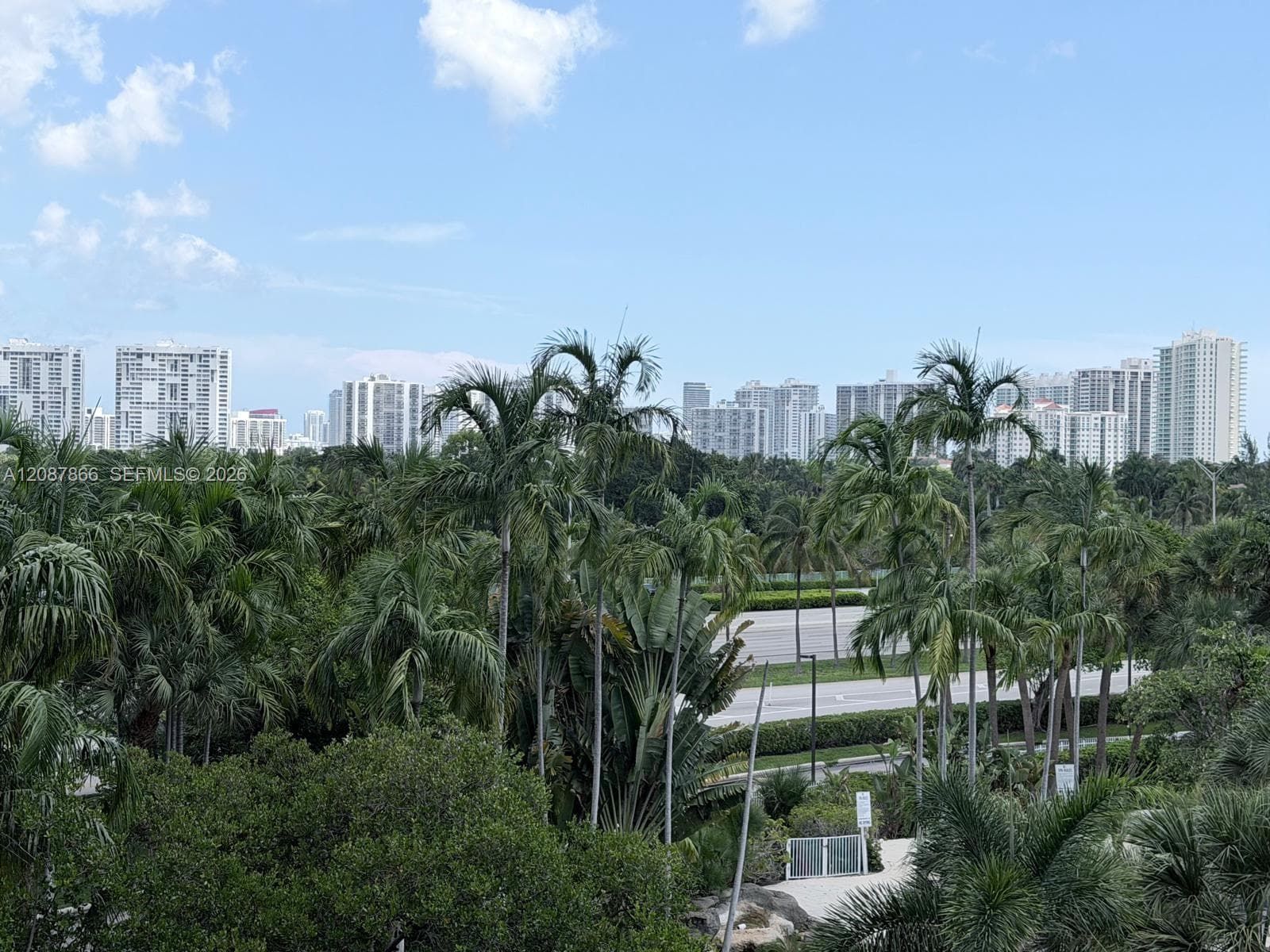 PARC CENTRAL AVENTURA SOU · #512 in Aventura - Photo 33