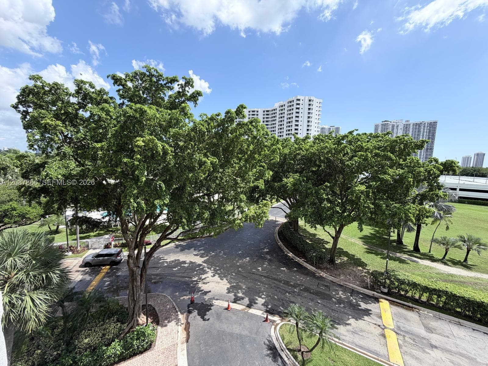 PARC CENTRAL AVENTURA SOU · #512 in Aventura - Photo 11