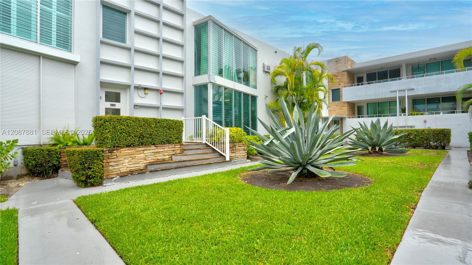 BROWNSTONE CO-OP APTS INC · #107 in Bal Harbour - Photo 4