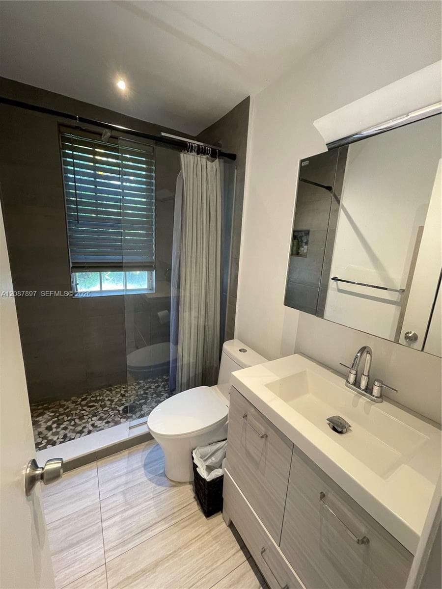 FRIENDLY CORNER CONDO · #932D in Miami Beach - Photo 12