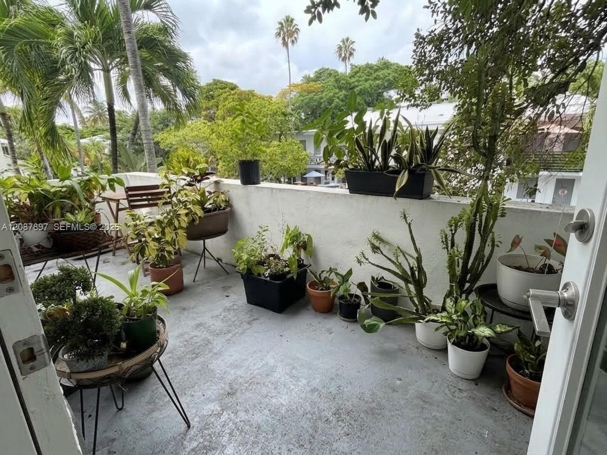 FRIENDLY CORNER CONDO · #932D in Miami Beach - Photo 7
