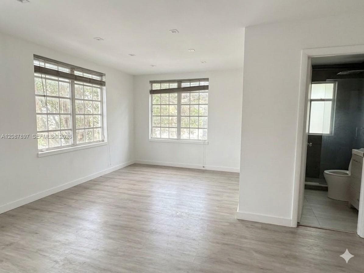 FRIENDLY CORNER CONDO · #932D in Miami Beach - Photo 3