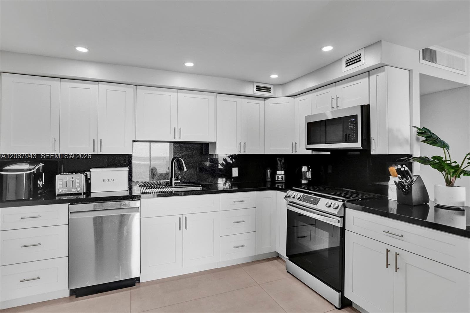 PARKER PLAZA ESTATES COND · #1621 in Hallandale Beach - Photo 6