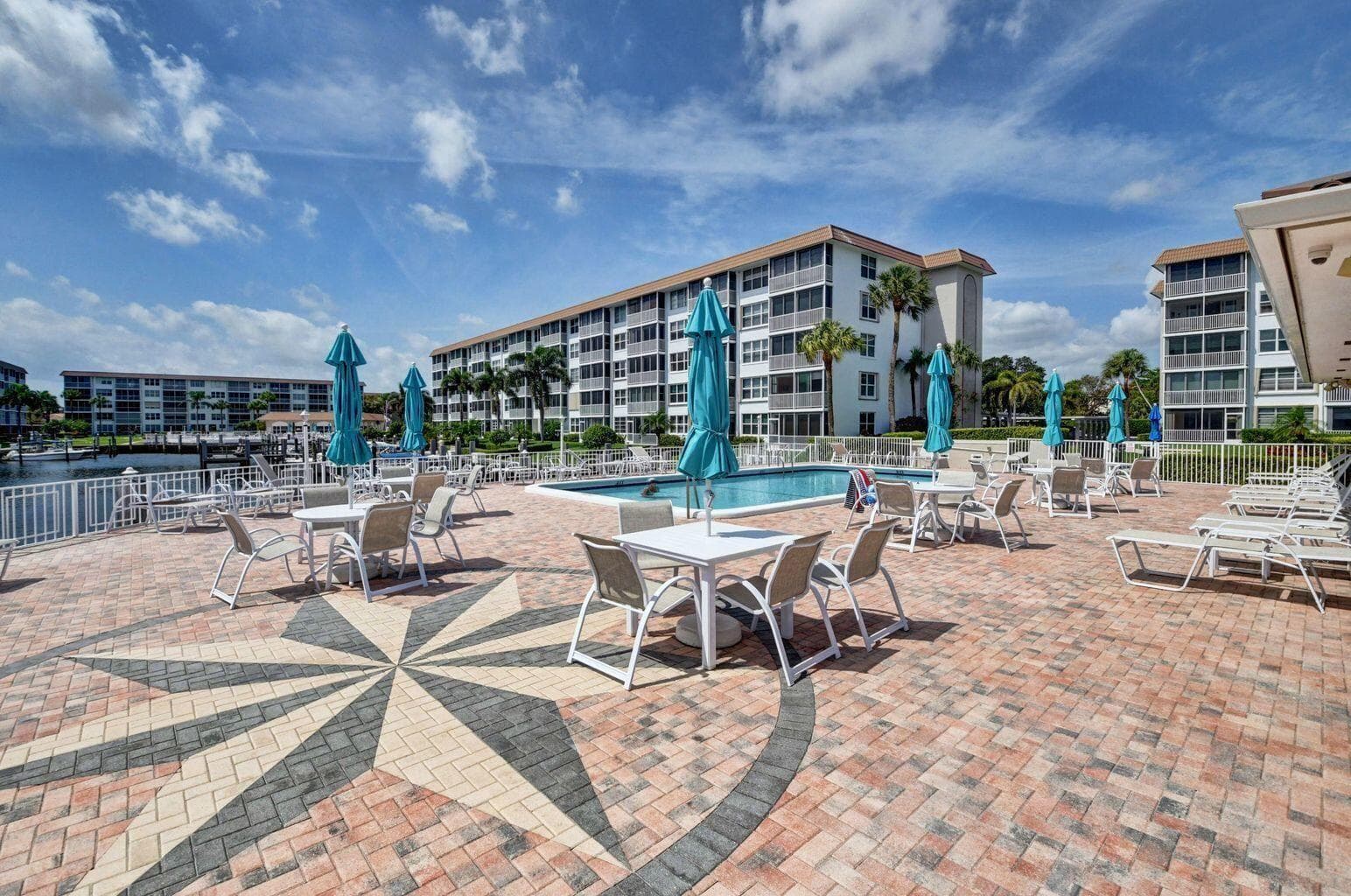 HARBOR POOL DECK