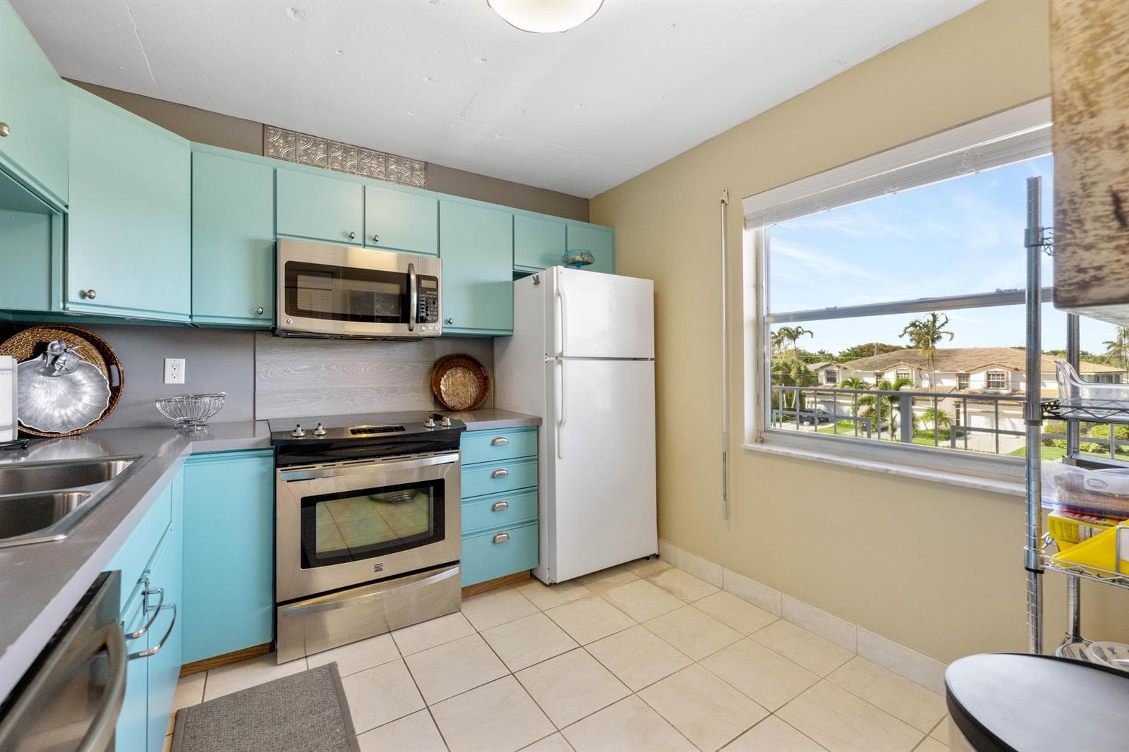 KITCHEN