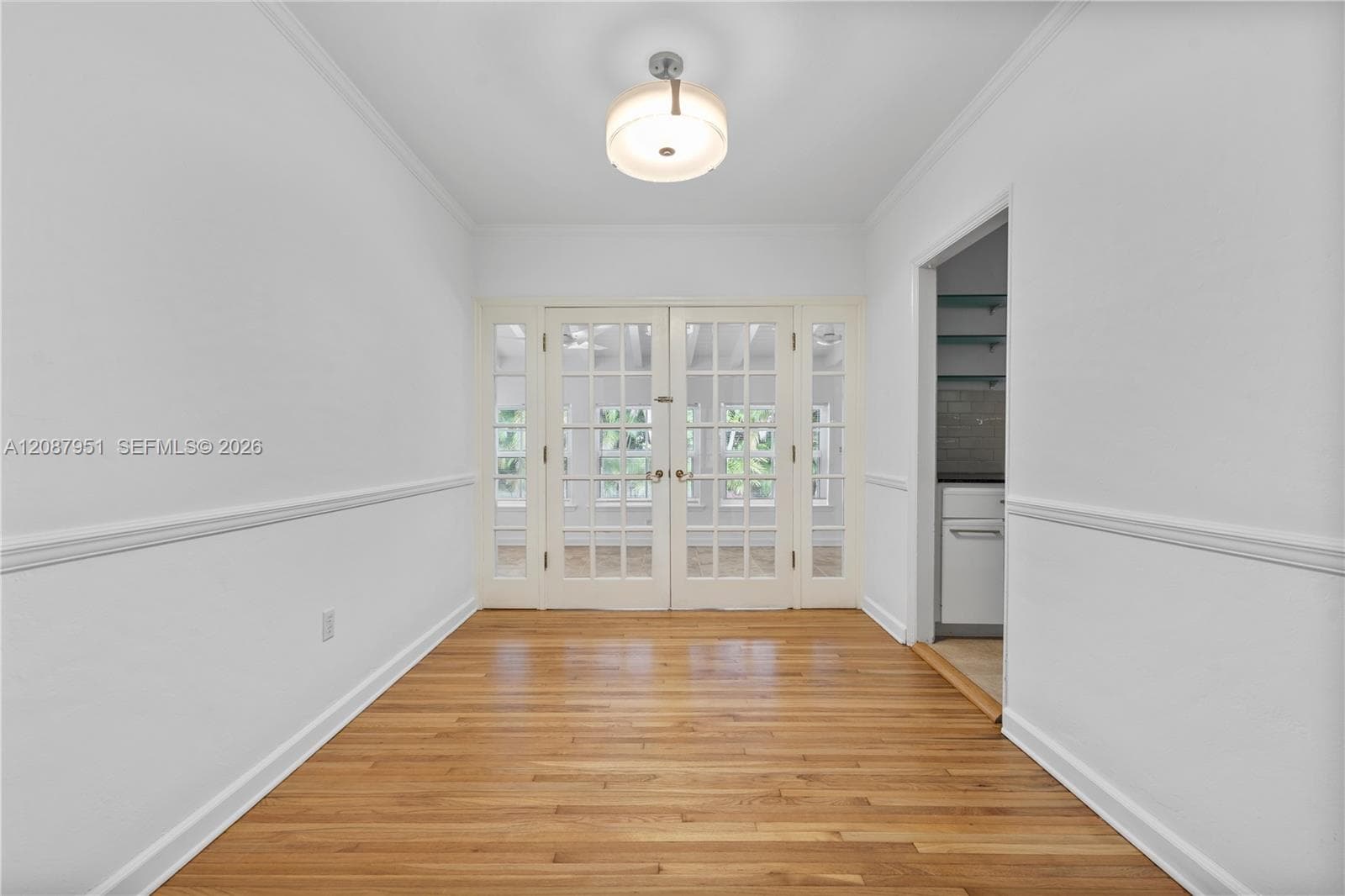 836 Alberca St photo 17