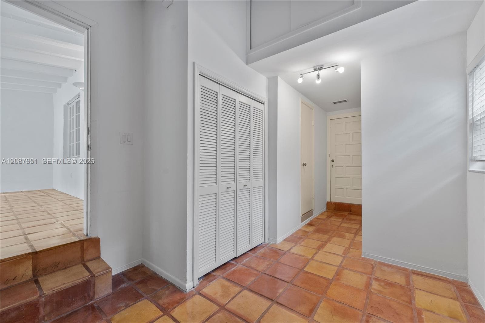 836 Alberca St photo 14
