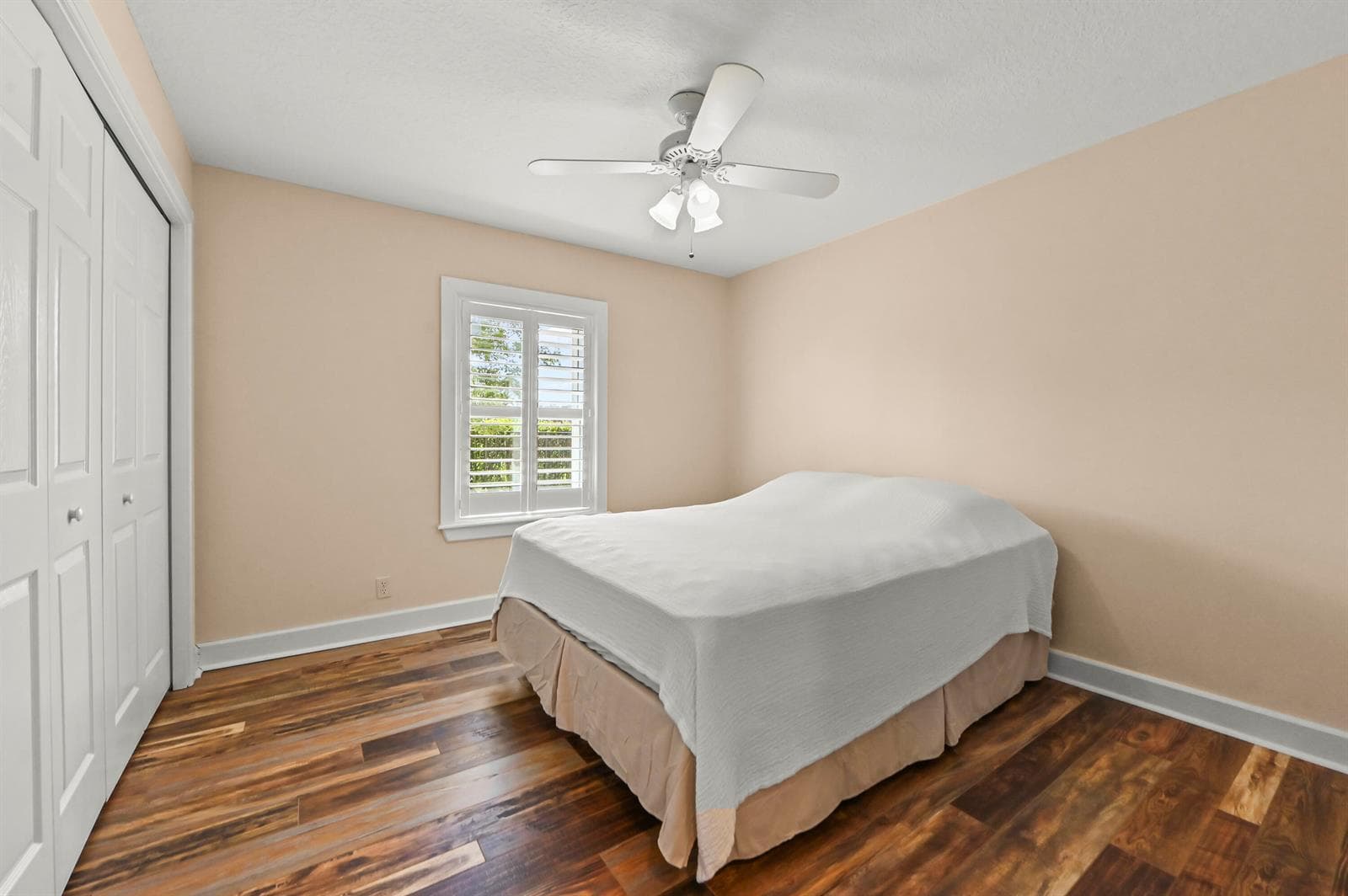 24 Bedroom 01
