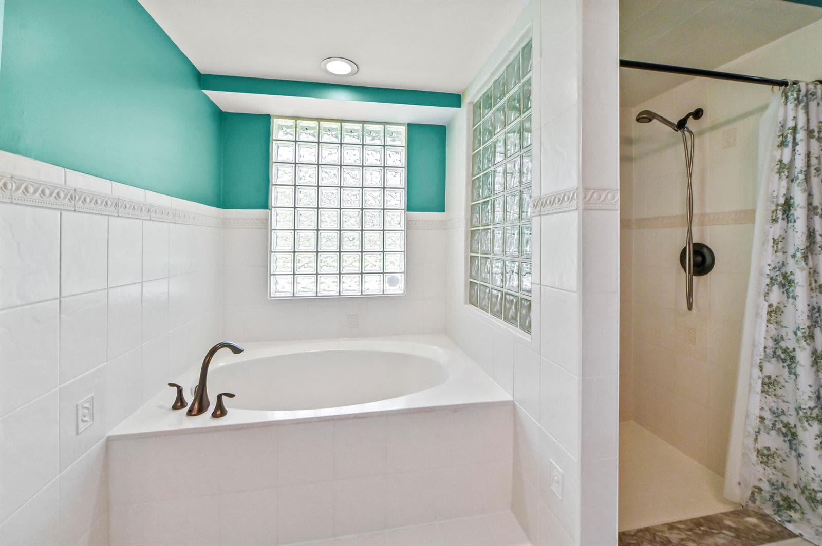 40 Bathroom 02