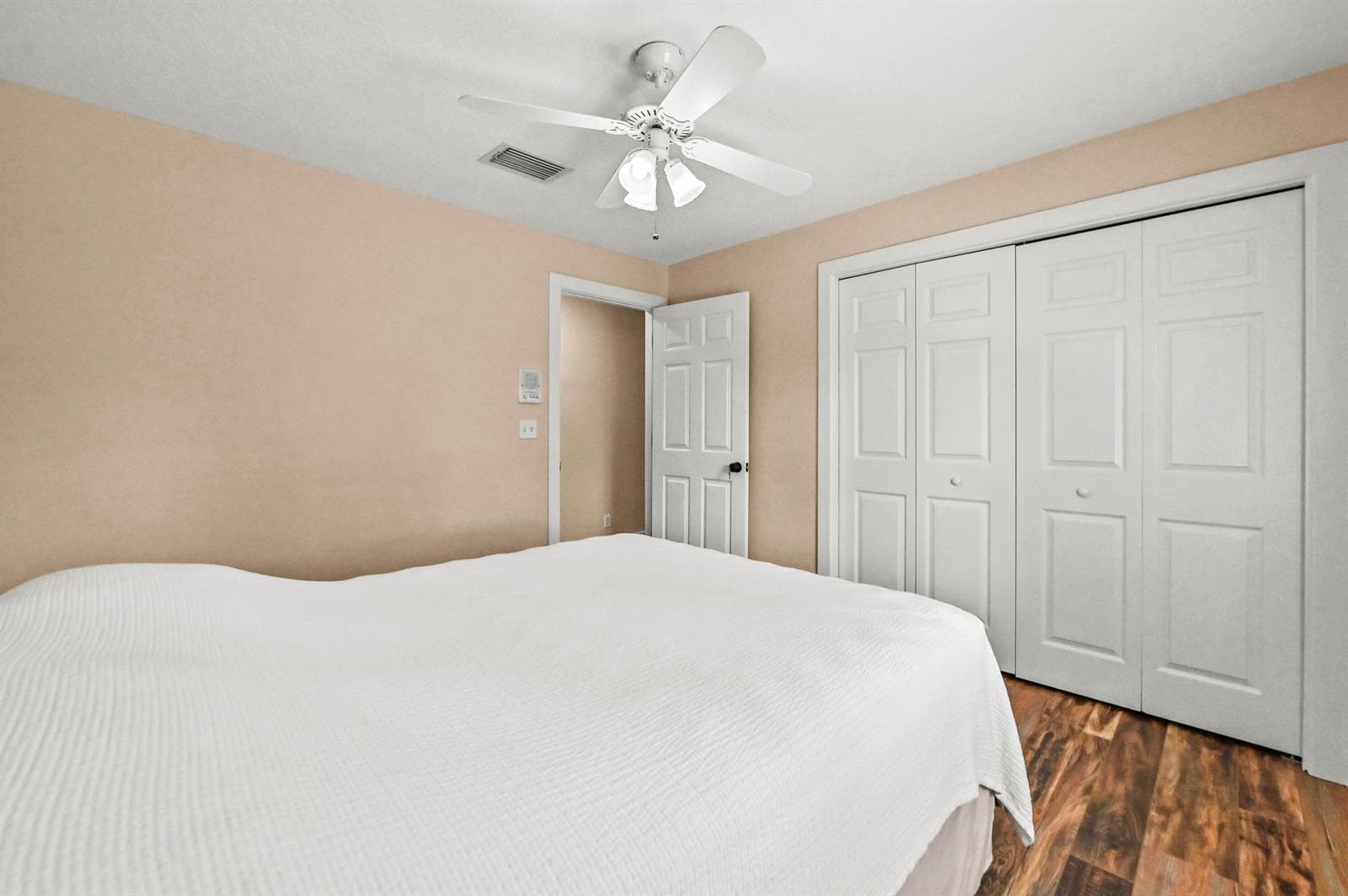 25 Bedroom 02