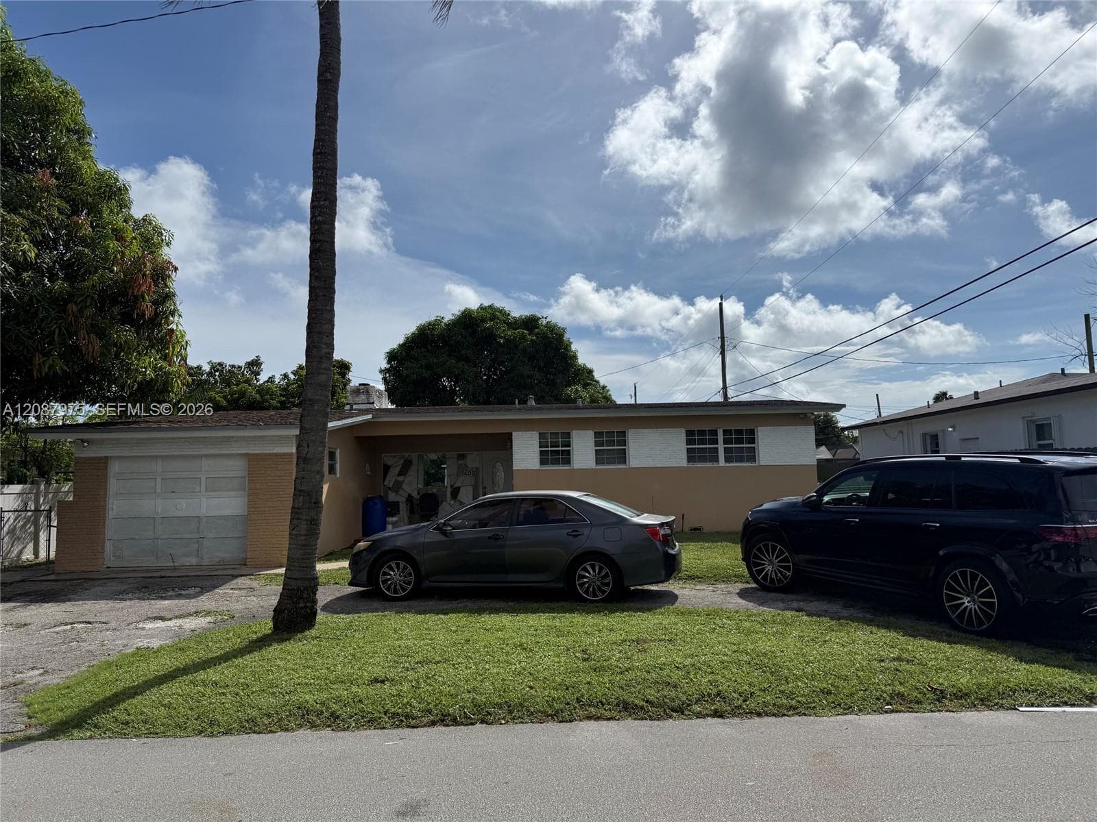 1409 S 24th Ter photo 3