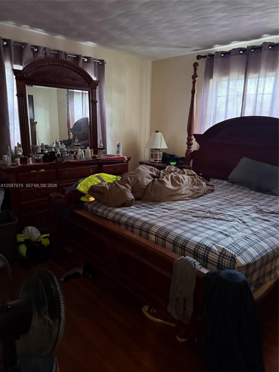 1409 S 24th Ter photo 9