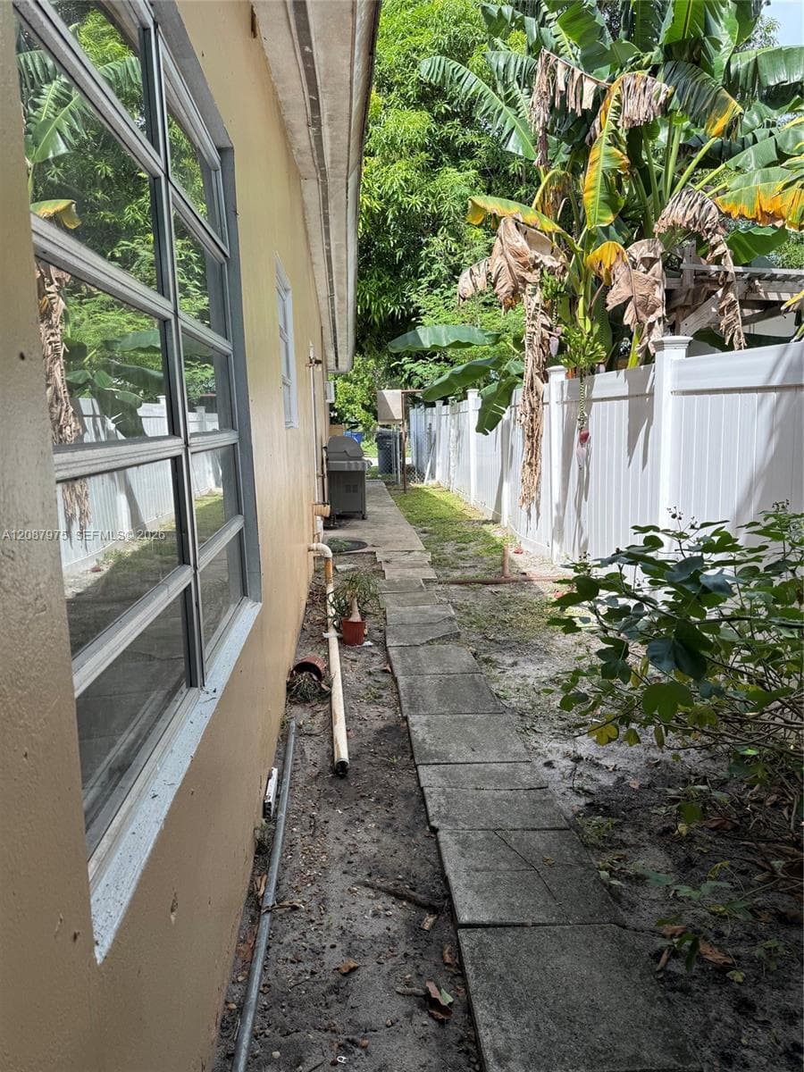 1409 S 24th Ter photo 15