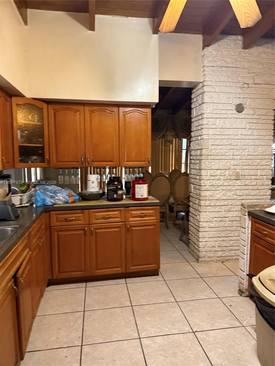 1409 S 24th Ter photo 4