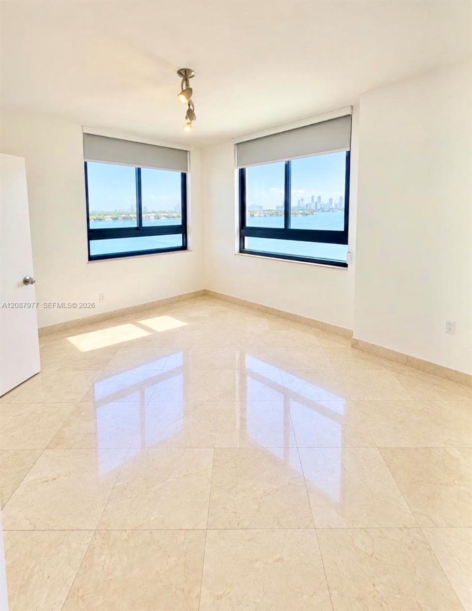 waverly · #702 in Miami Beach - Photo 6