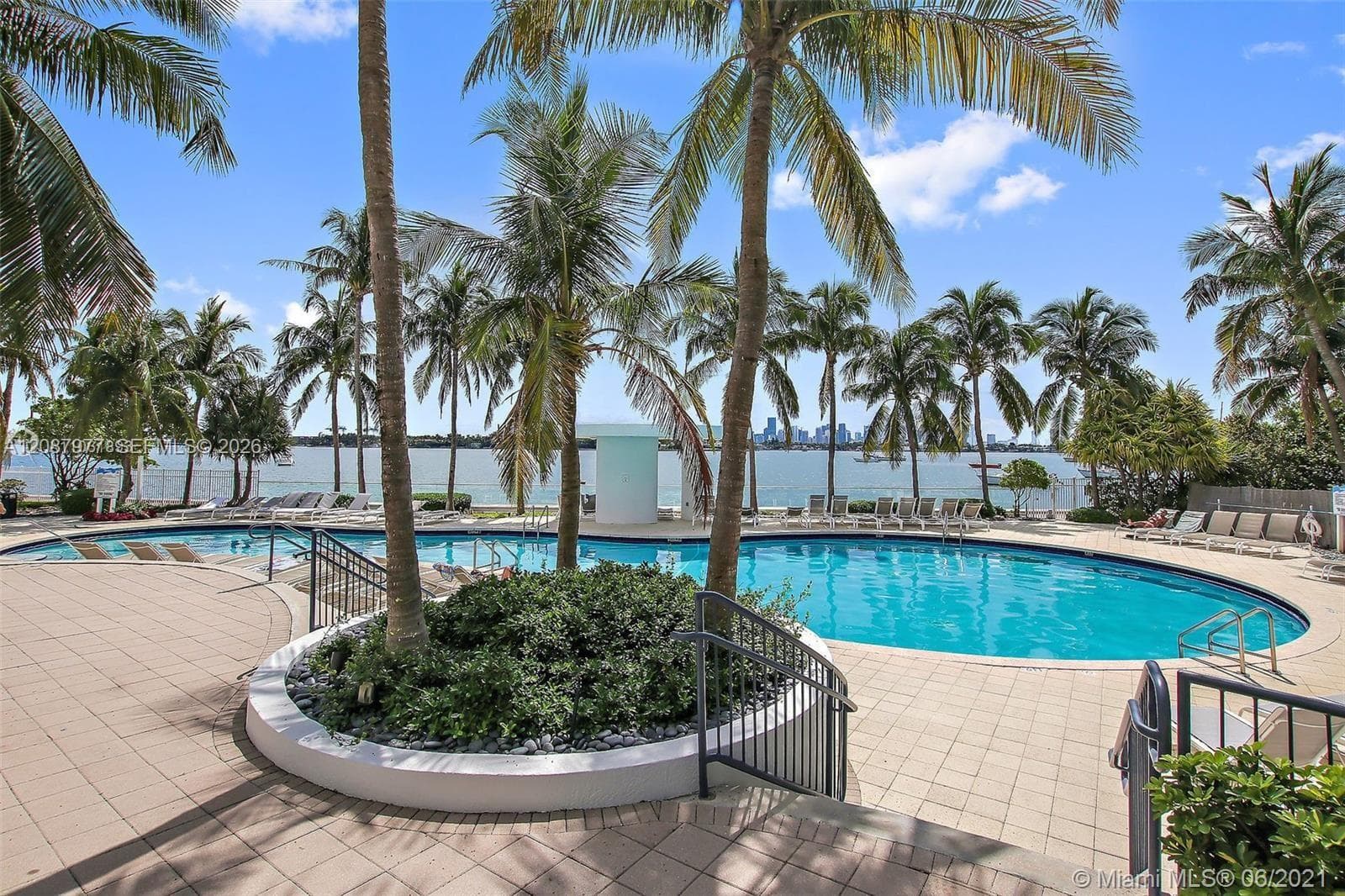 waverly · #702 in Miami Beach - Photo 14