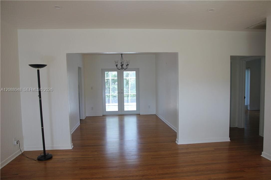 335 Candia Ave photo 3