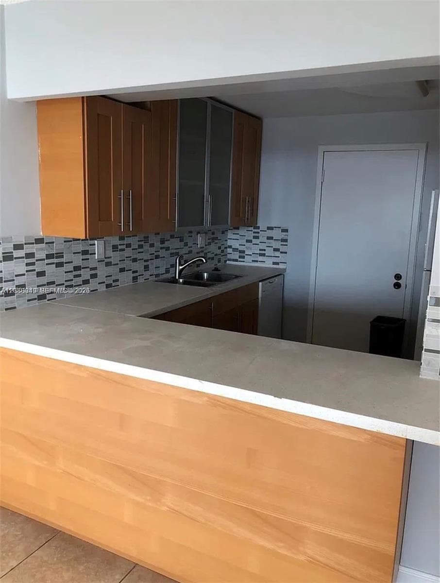 OLIMPUS · #807 in Hallandale Beach - Photo 4