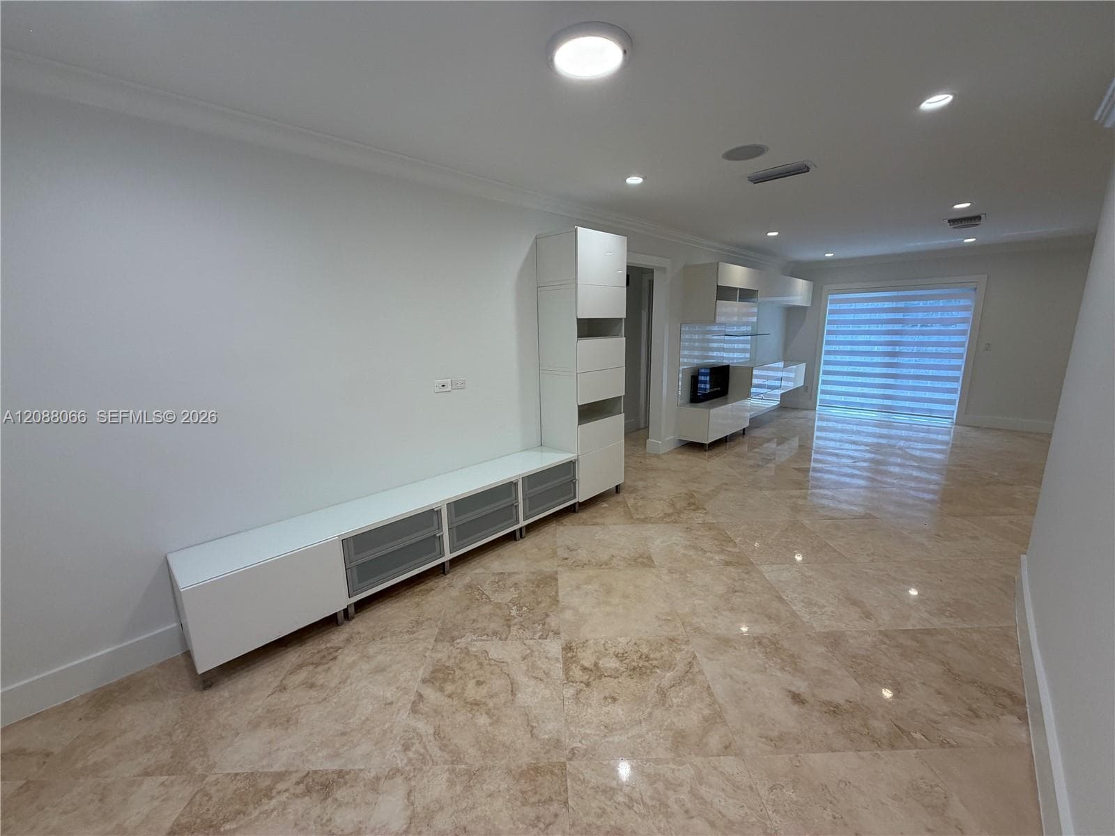 9341 Dickens Ave photo 15