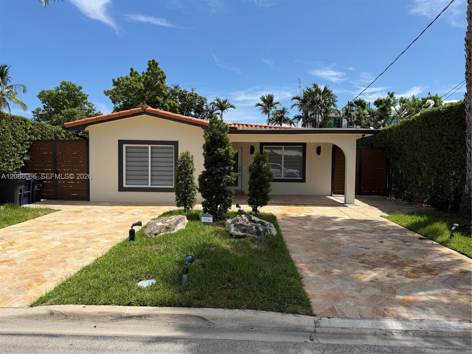9341 Dickens Ave photo 4