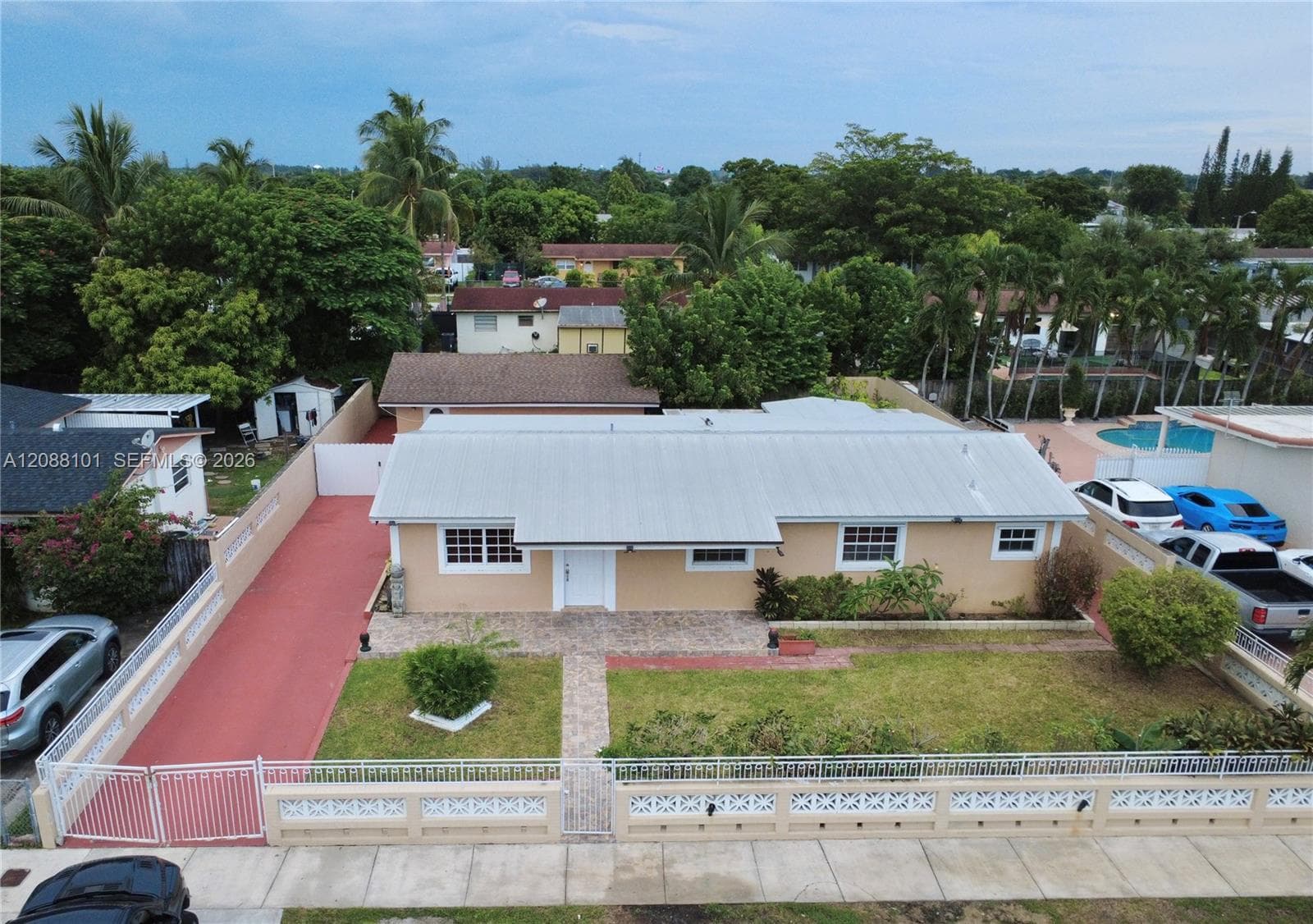 11601 SW 183rd St photo 2