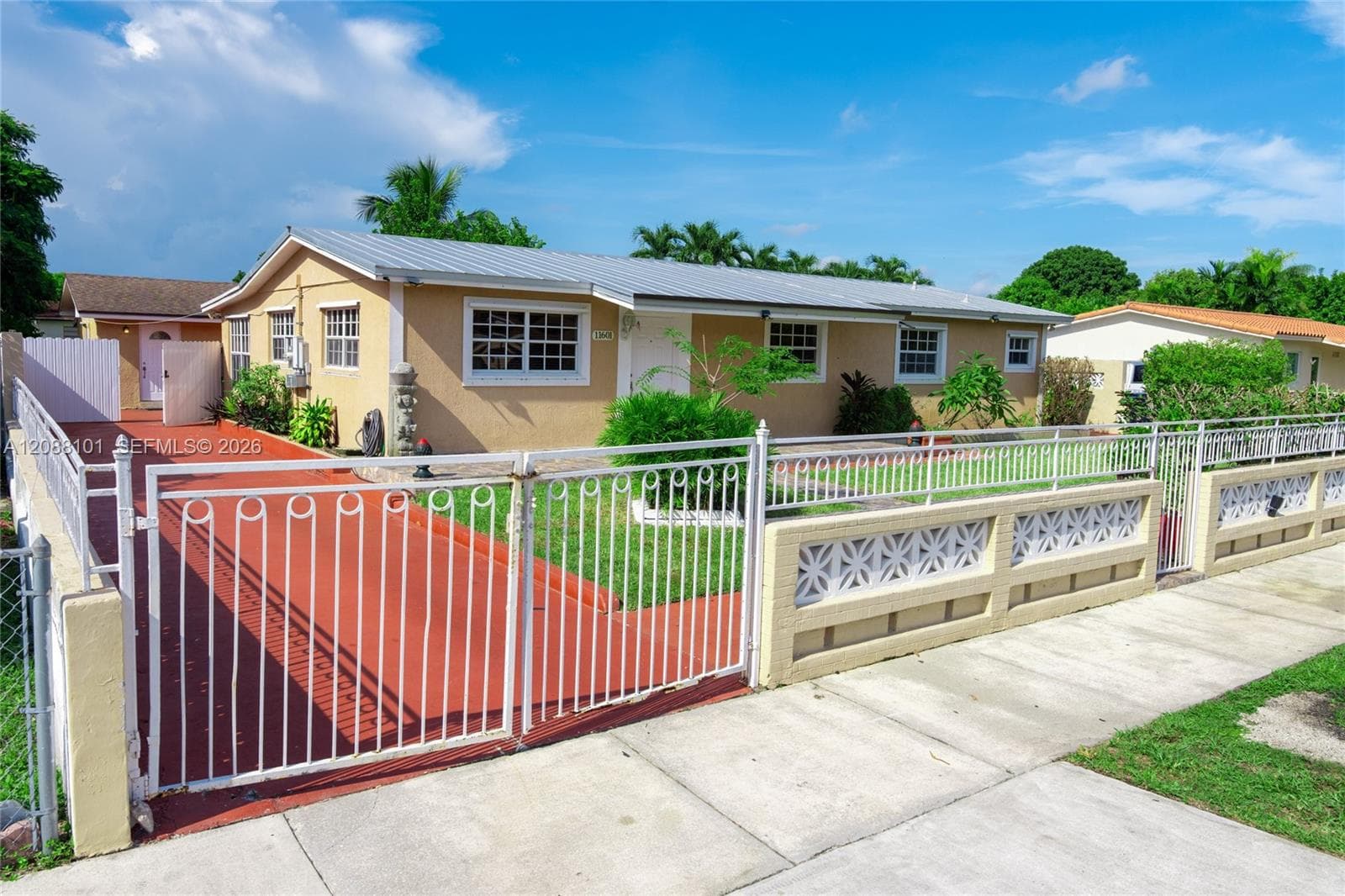 11601 SW 183rd St photo 1