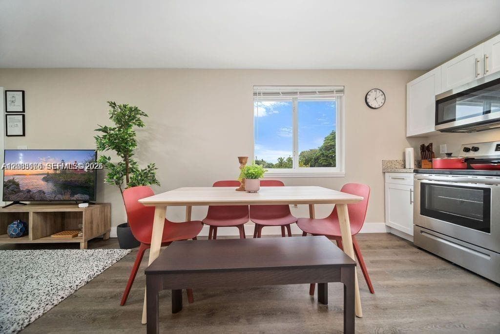 HOLLYWOOD TERRACE · #4 in Hollywood - Photo 3