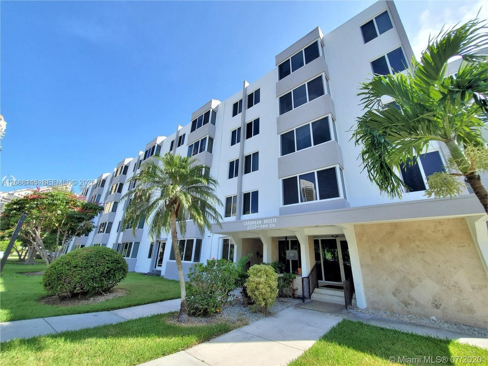 CARIBBEAN BREEZE CONDO · #455 in Sunny Isles Beach - Photo 1