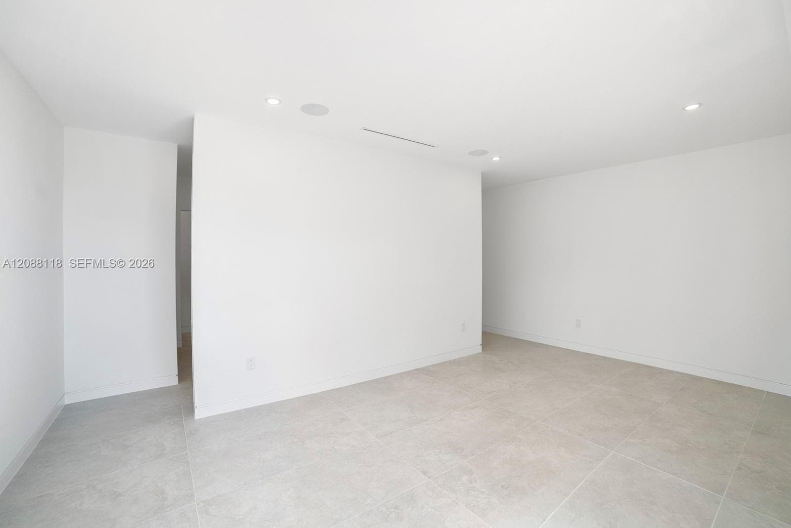 2610 SW 17 St. photo 32