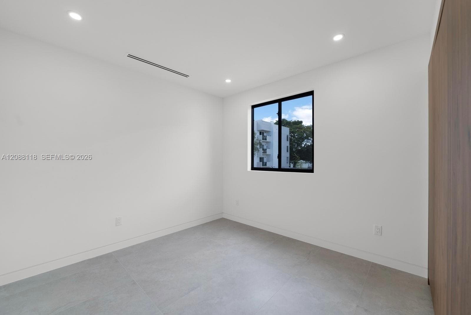 2610 SW 17 St. photo 18