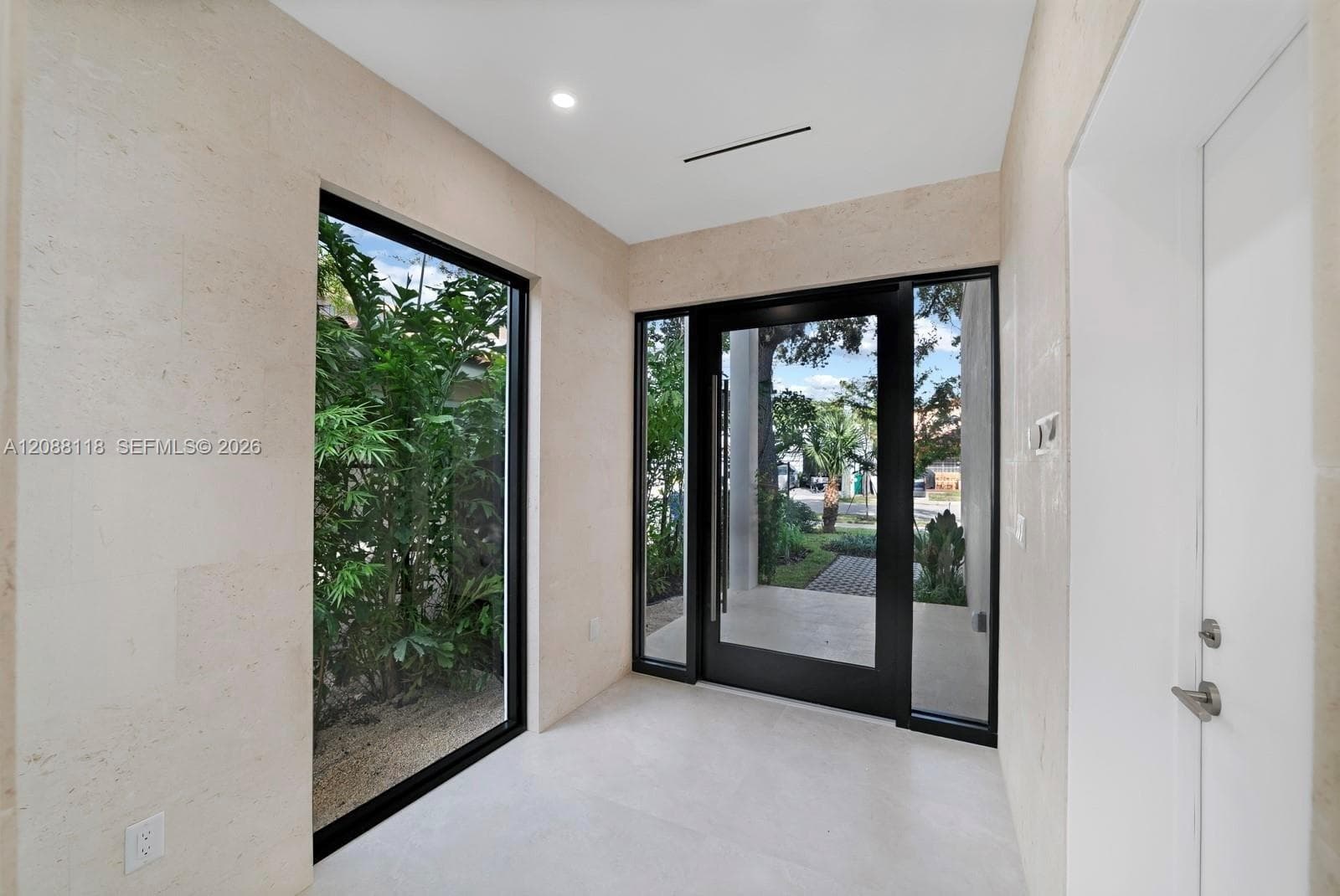 2610 SW 17 St. photo 4