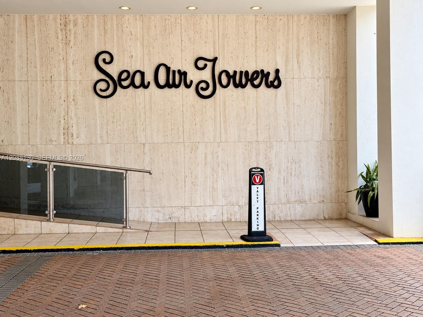 SEA AIR TOWERS CONDO · #1402 in Hollywood - Photo 16