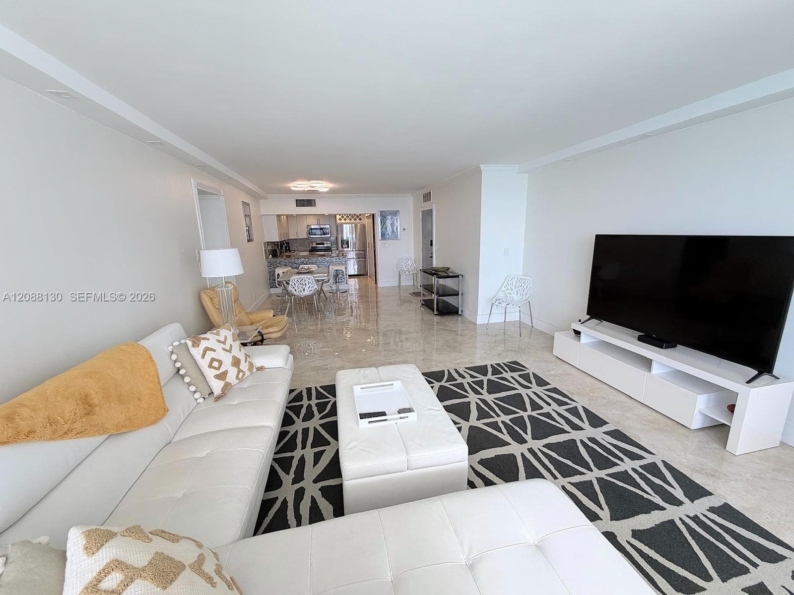 SEA AIR TOWERS CONDO · #1402 in Hollywood - Photo 7