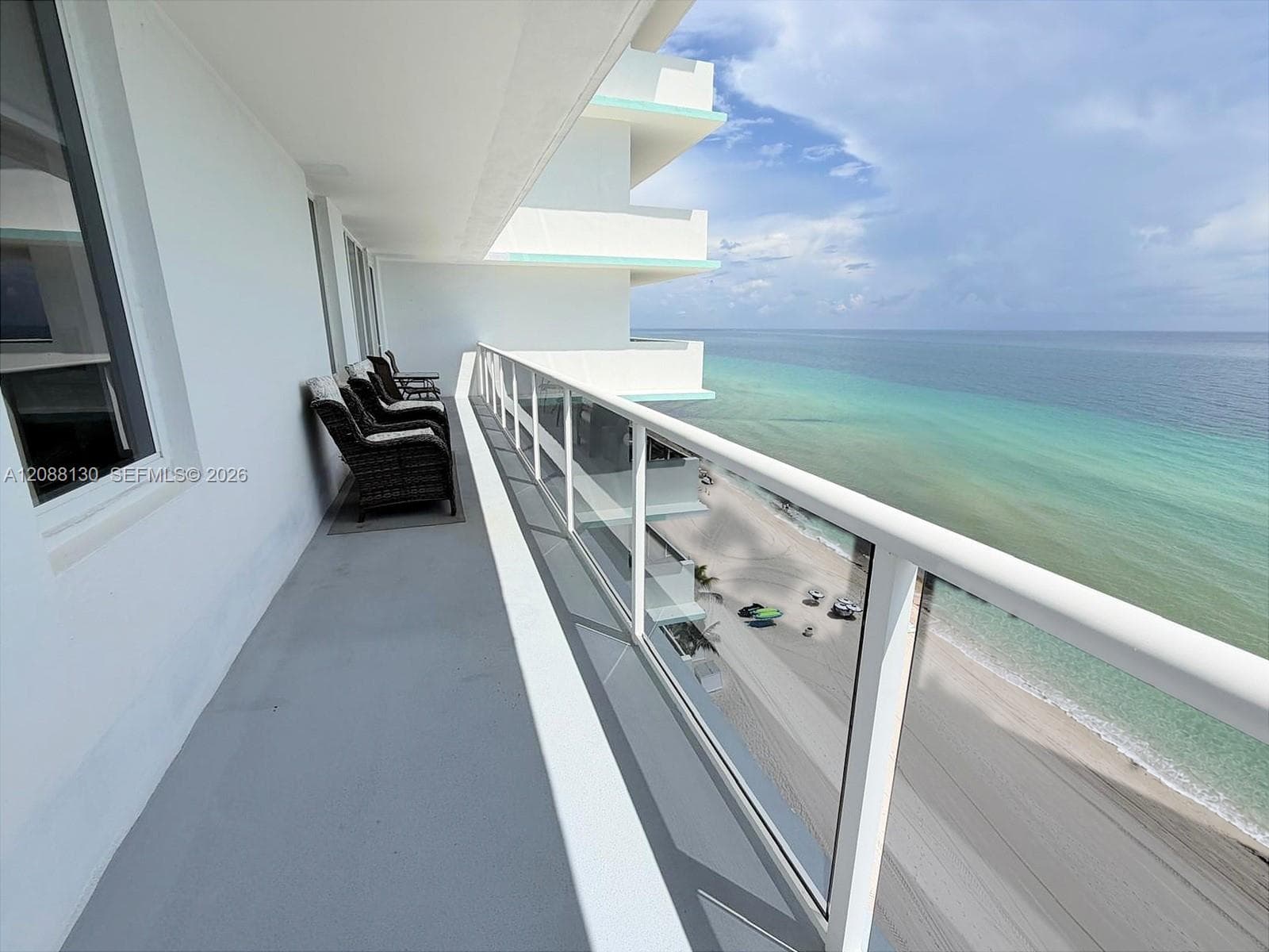 SEA AIR TOWERS CONDO · #1402 in Hollywood - Photo 3