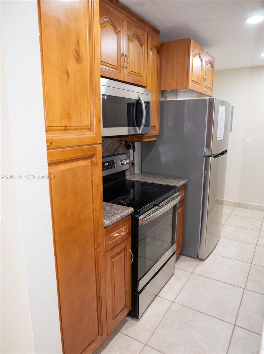 SUNSET PALMS WEST CONDO · #D5 in Miami - Photo 8