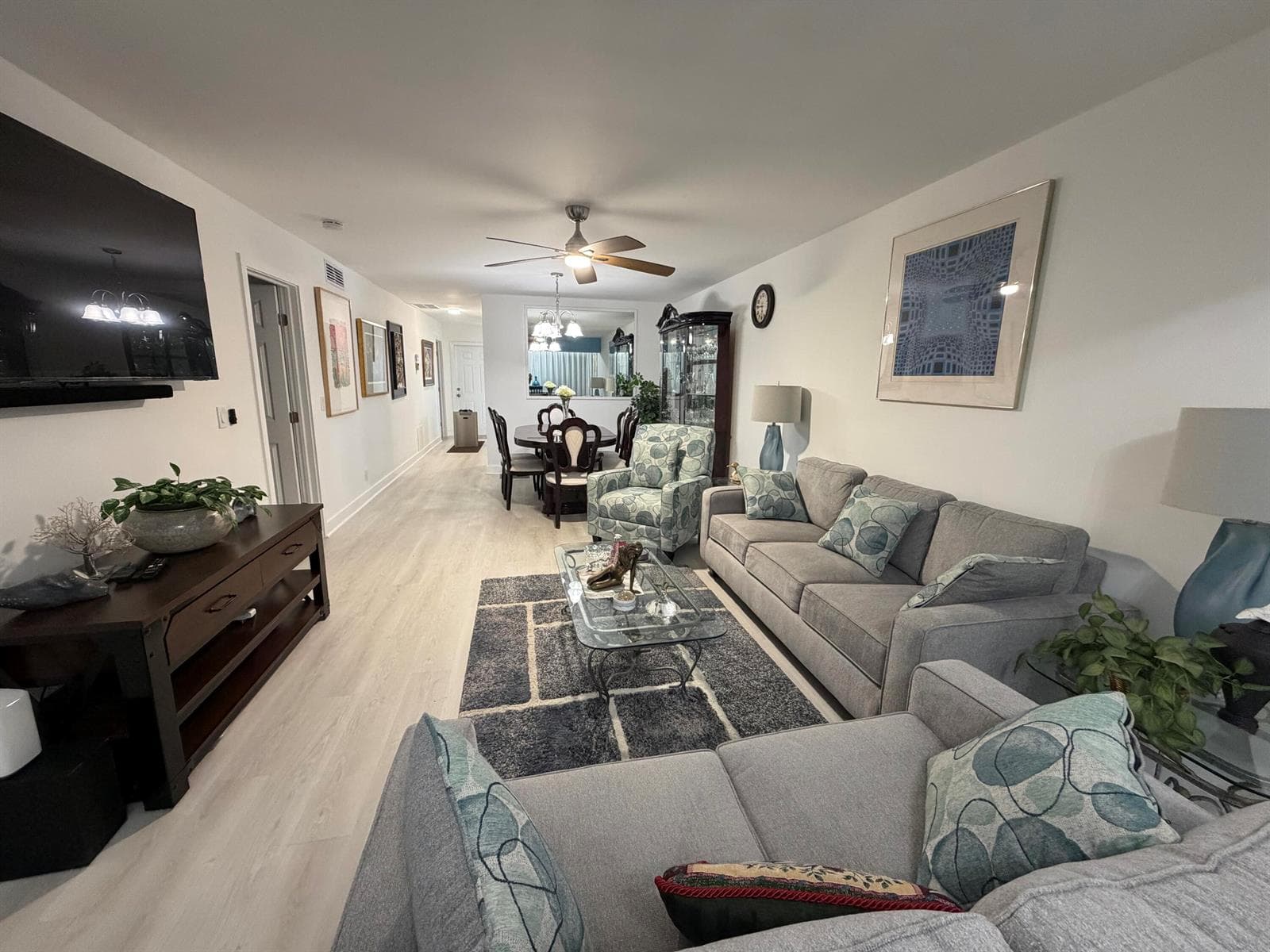 Living room to dining area