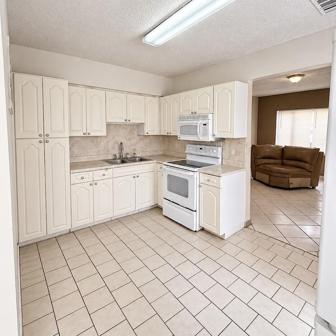 KITCHEN 1