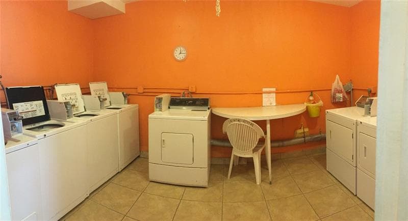LAUNDERY ROOM